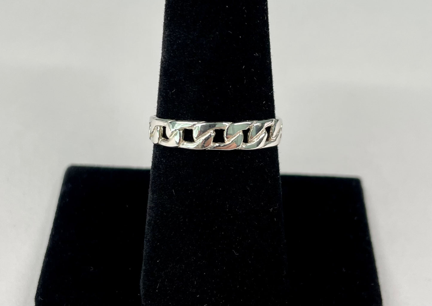 Oval Cuban link ring