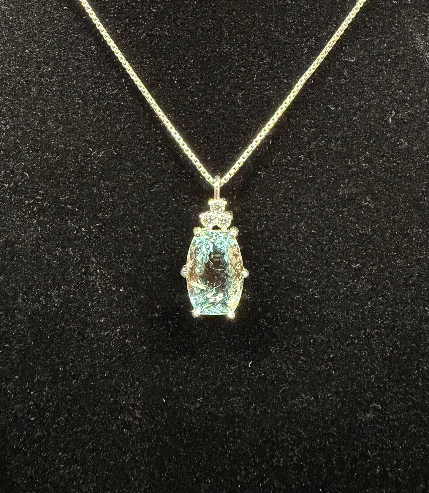 Aquamarine pendant