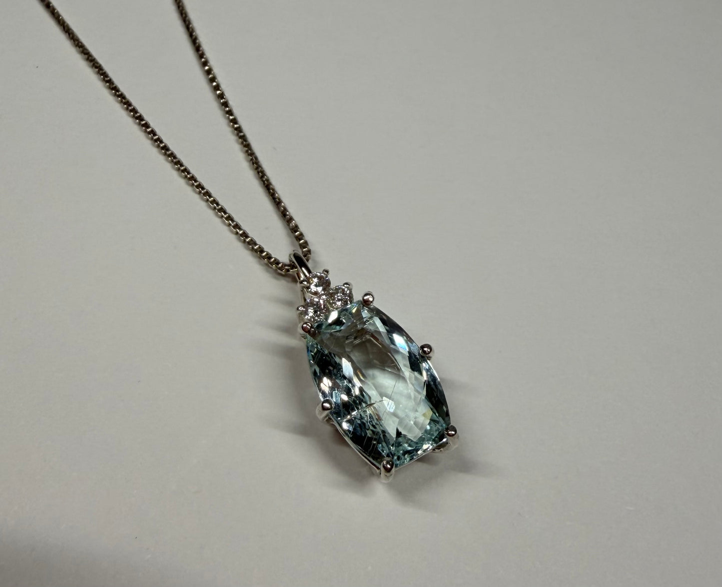 Aquamarine pendant