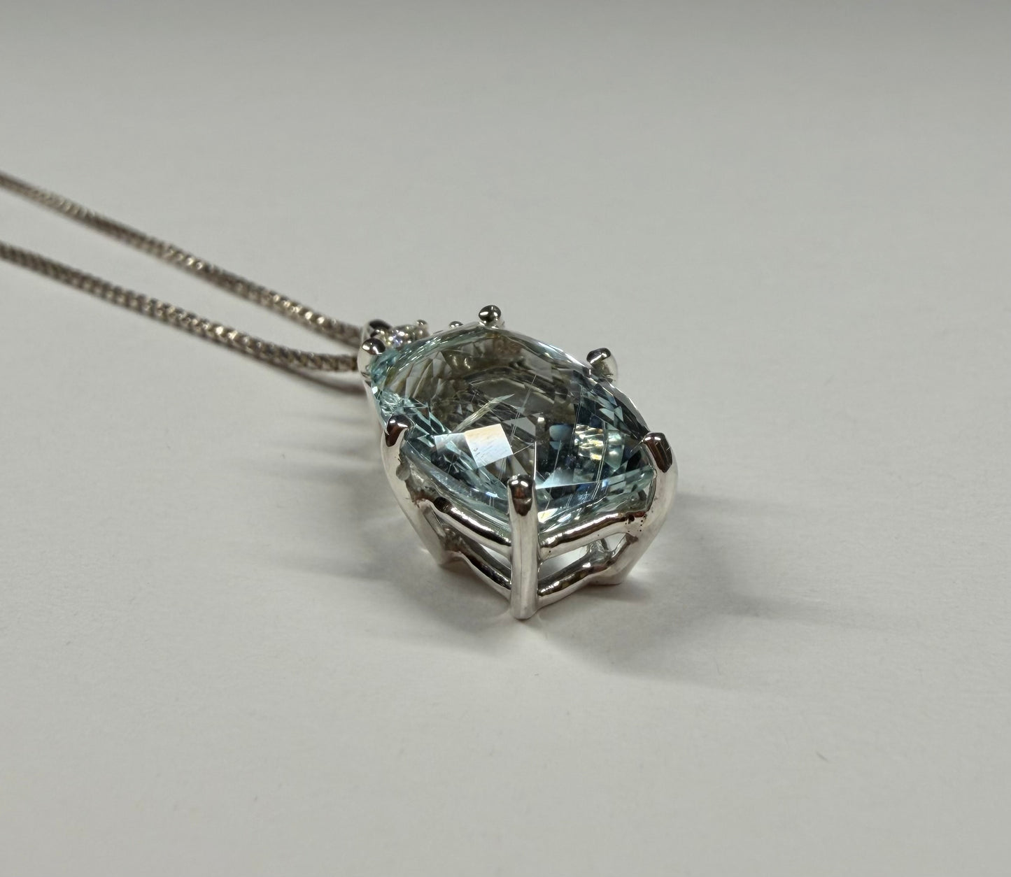 Aquamarine pendant