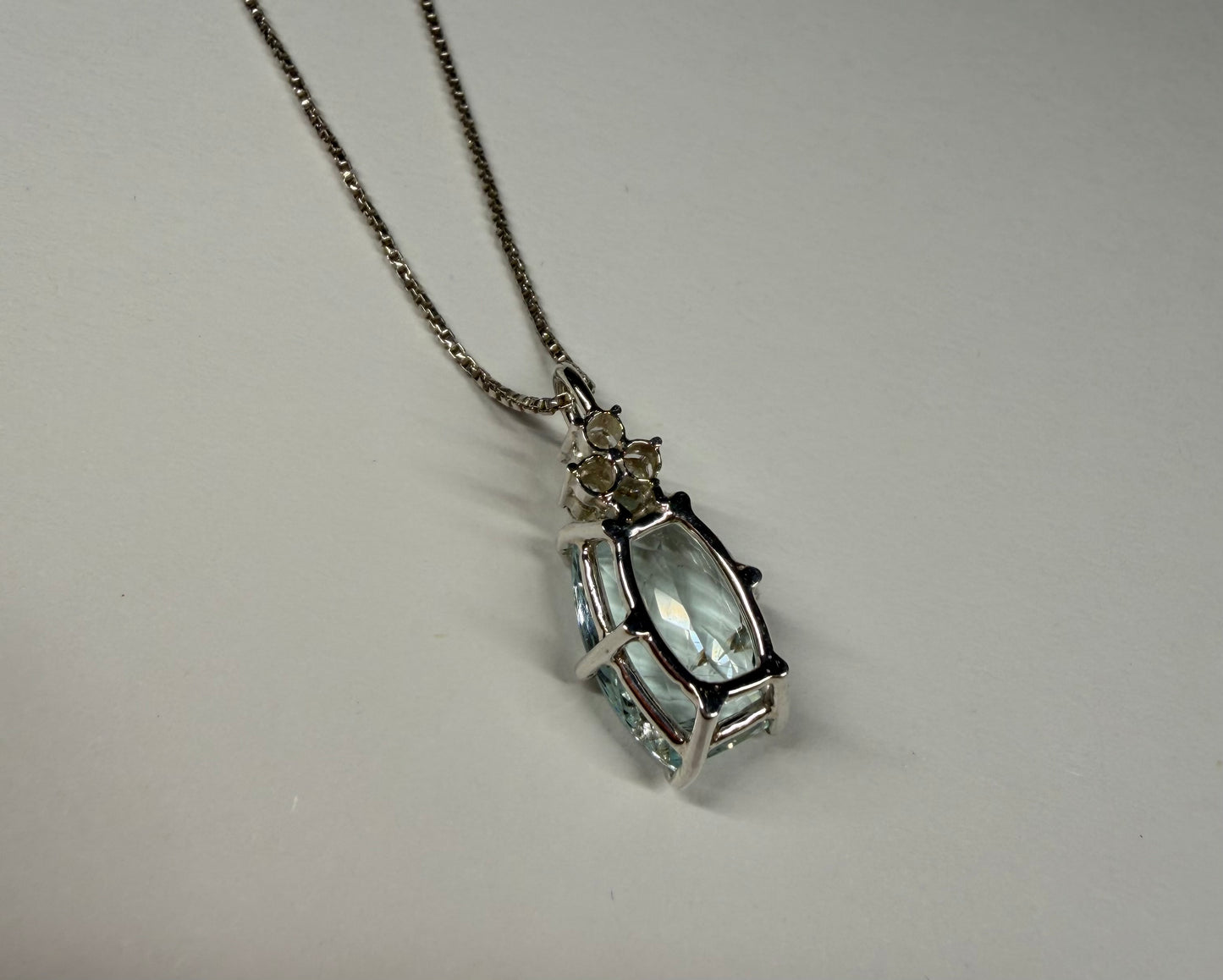 Aquamarine pendant