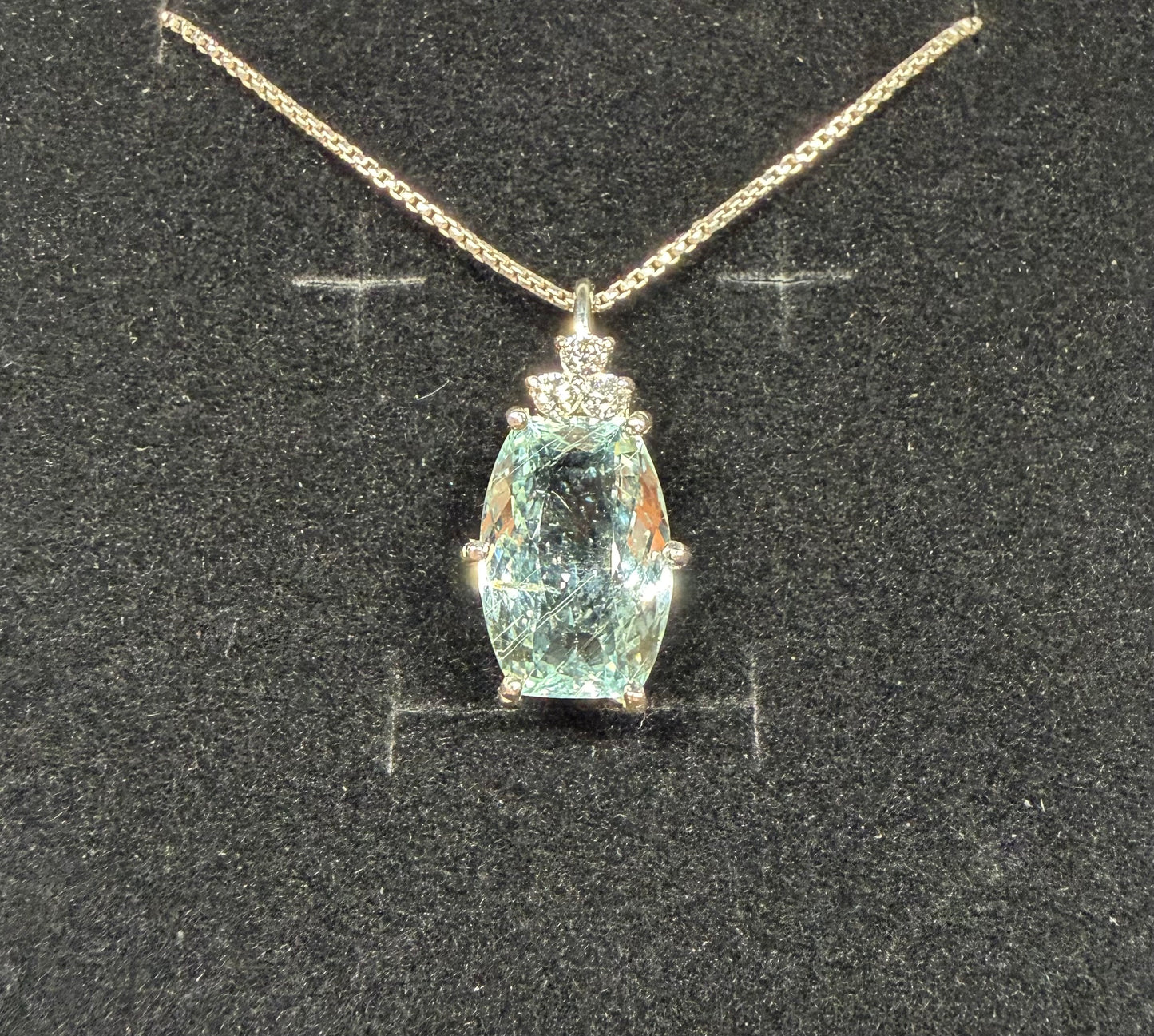 Aquamarine pendant